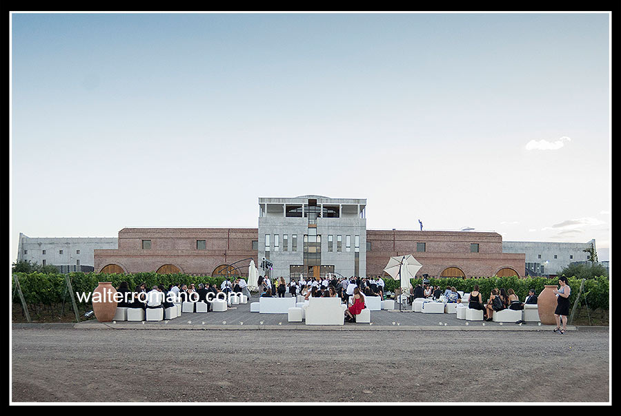 boda-de-destino-bride-mendoza-tunuyan-argentina-fincas-wedding-fotografias-espectaculares-destination wedding-engagement session- Fabulous Weddings-fotografía-fotografia de autor-fotografia documental de casamiento-fotoperiodismo-fotoperiodismo de boda-fotorreportaje-gay-photography-sesión de compromiso-sesion de novios-wedding-wedding-photojournalism