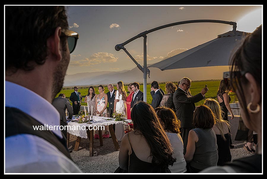 boda-de-destino-bride-mendoza-tunuyan-argentina-fincas-wedding-fotografias-espectaculares-destination wedding-engagement session- Fabulous Weddings-fotografía-fotografia de autor-fotografia documental de casamiento-fotoperiodismo-fotoperiodismo de boda-fotorreportaje-gay-photography-sesión de compromiso-sesion de novios-wedding-wedding-photojournalism