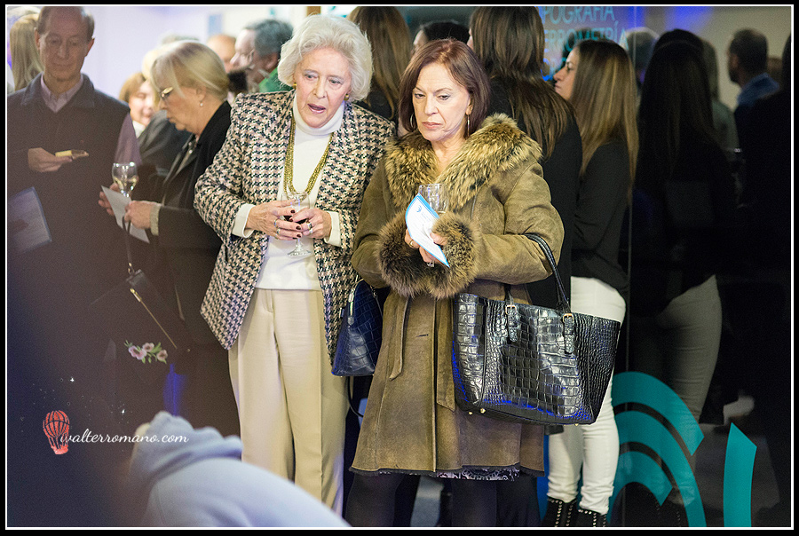 photography arte y vino tuvieron lugar en centrovision deleite para los ojos de sus invitados escultura modelado en arcilla y pintura se dieron cita en centrovision mendoza