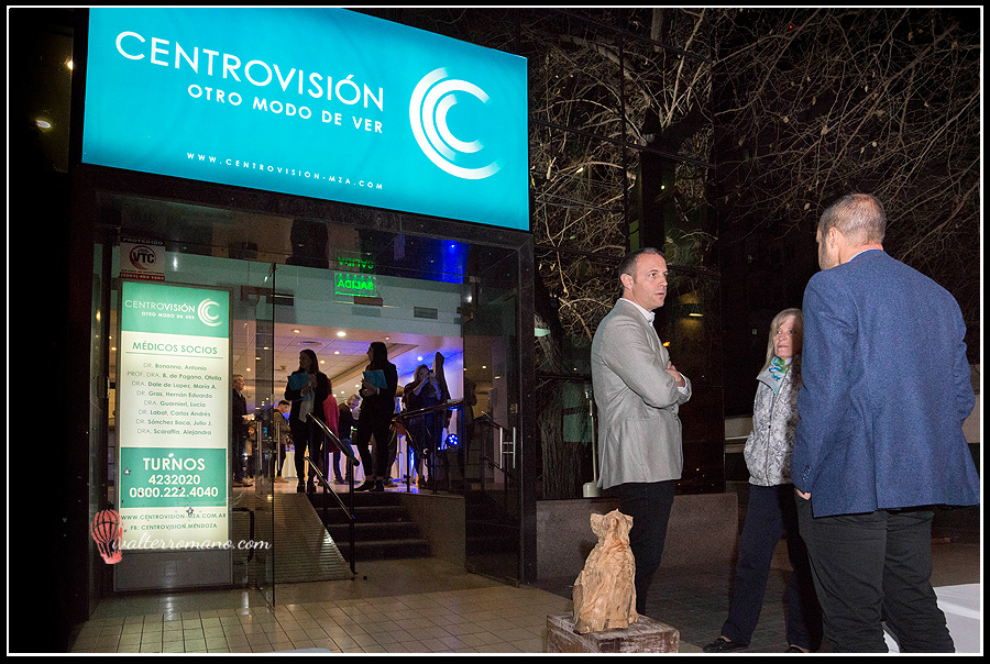 photography arte y vino tuvieron lugar en centrovision deleite para los ojos de sus invitados escultura modelado en arcilla y pintura se dieron cita en centrovision mendoza